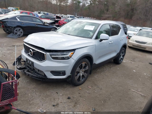 2022 VOLVO XC40 YV4162UL7N2708046 Photo 1