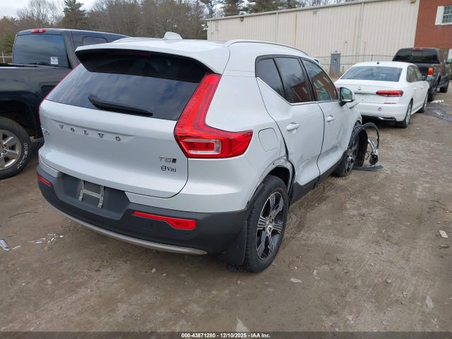2022 VOLVO XC40 YV4162UL7N2708046 Photo 3