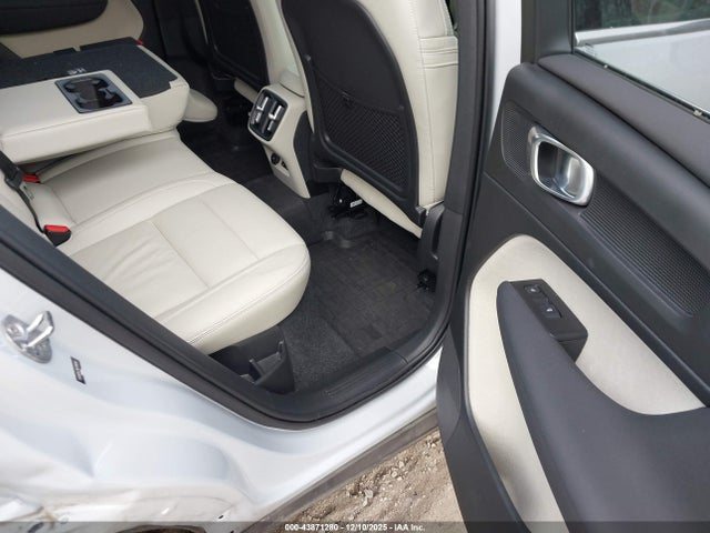 2022 VOLVO XC40 YV4162UL7N2708046 Photo 7