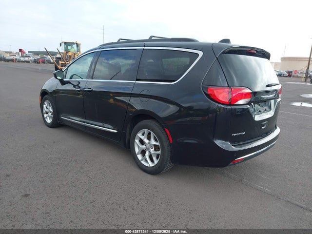 2017 CHRYSLER PACIFICA 2C4RC1BG3HR518555 Photo 2