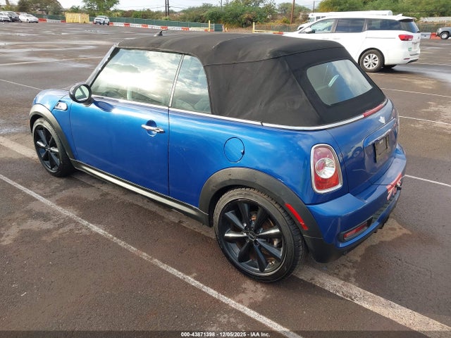 2013 MINI CONVERTIBLE WMWZP3C50DT551140 Photo 2