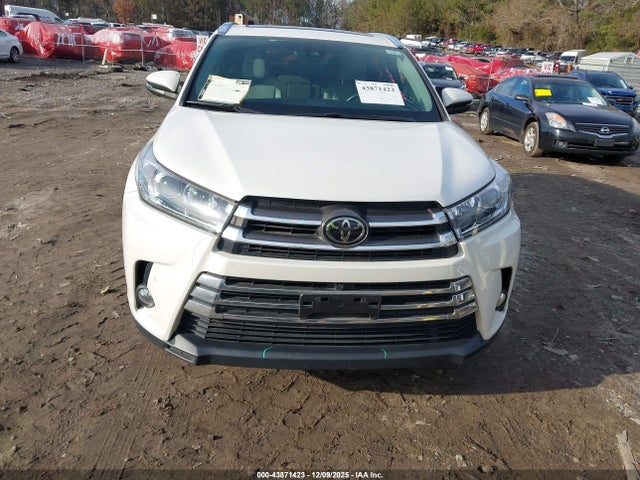 Toyota Highlander Limited Platinum 2018 5TDDZRFH1JS493517 Image 12