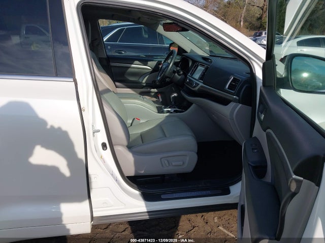 Toyota Highlander Limited Platinum 2018 5TDDZRFH1JS493517 Image 5