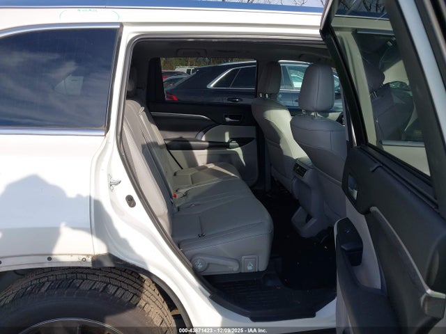 Toyota Highlander Limited Platinum 2018 5TDDZRFH1JS493517 Image 8