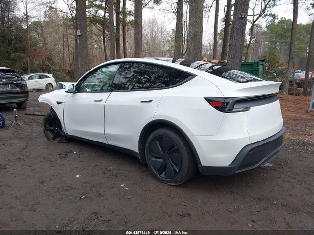 2026 TESLA MODEL Y 7SAYGDED0TA437276 Photo 2