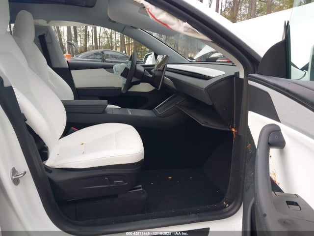 2026 TESLA MODEL Y 7SAYGDED0TA437276 Photo 4