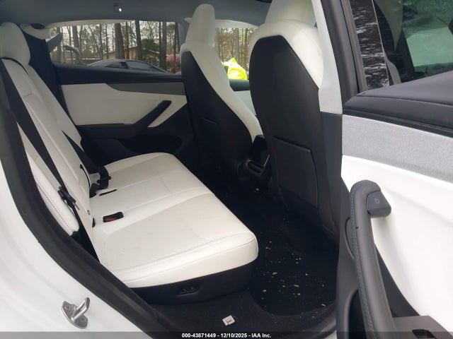 2026 TESLA MODEL Y 7SAYGDED0TA437276 Photo 7