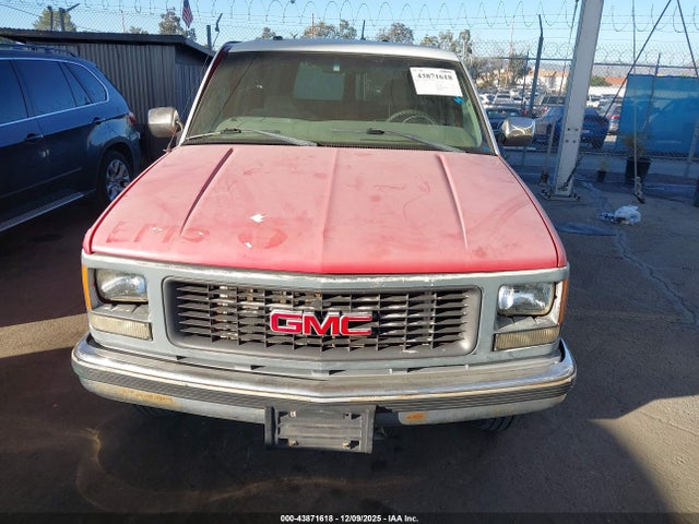 1998 Gmc Suburban 2500 Sl მანქანა იყიდება აუქციონზე, vin: 1GKGC26R7WJ725044, აუქციონის ნომერი: 43871618