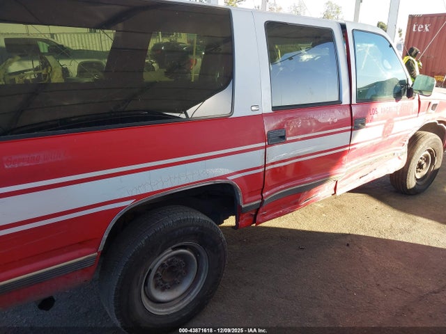 1998 Gmc Suburban 2500 Sl მანქანა იყიდება აუქციონზე, vin: 1GKGC26R7WJ725044, აუქციონის ნომერი: 43871618
