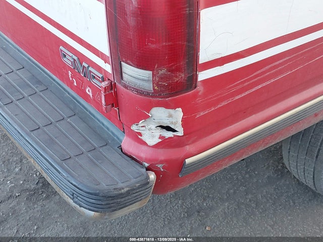 1998 Gmc Suburban 2500 Sl მანქანა იყიდება აუქციონზე, vin: 1GKGC26R7WJ725044, აუქციონის ნომერი: 43871618