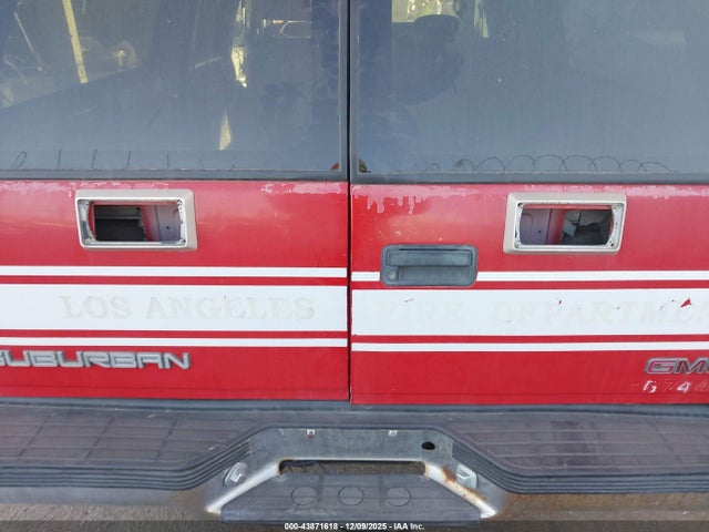 1998 Gmc Suburban 2500 Sl მანქანა იყიდება აუქციონზე, vin: 1GKGC26R7WJ725044, აუქციონის ნომერი: 43871618