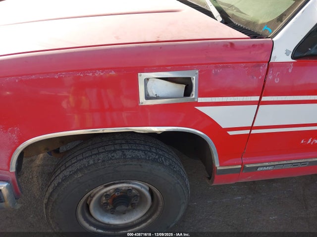 1998 Gmc Suburban 2500 Sl მანქანა იყიდება აუქციონზე, vin: 1GKGC26R7WJ725044, აუქციონის ნომერი: 43871618