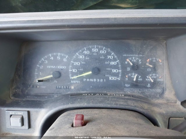 1998 Gmc Suburban 2500 Sl მანქანა იყიდება აუქციონზე, vin: 1GKGC26R7WJ725044, აუქციონის ნომერი: 43871618