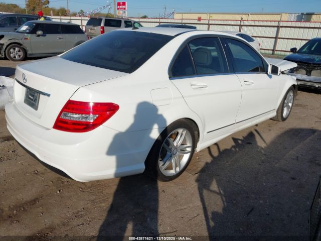 2014 MERCEDES-BENZ C 250 WDDGF4HB4ER308517 Photo 3