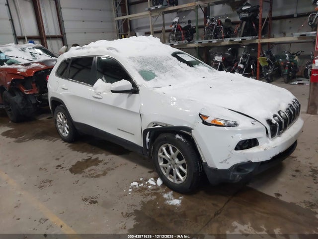 43871626 :رقم المزاد ، 1C4PJMCS6HW633238 vin ، 2017 Jeep Cherokee Latitude 4x4 مزاد بيع