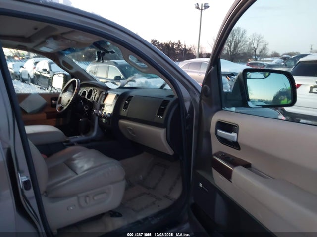 2011 TOYOTA SEQUOIA 5TDDY5G13BS044838 Photo 4