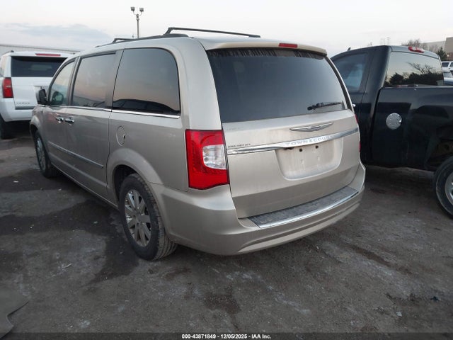 2015 CHRYSLER TOWN & COUNTRY 2C4RC1BG9FR698055 Photo 2
