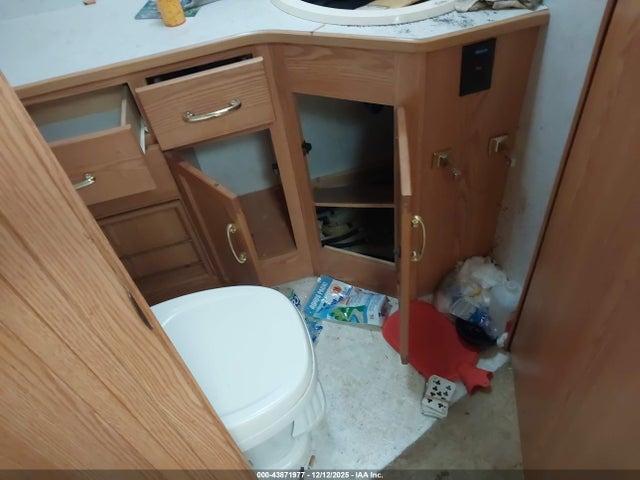 Продажа на аукционе авто 2001 Workhorse Custom Chassis Motorhome Chassis P3500, vin: 5B4LP37J1Y3324051, номер лота: 43871977
