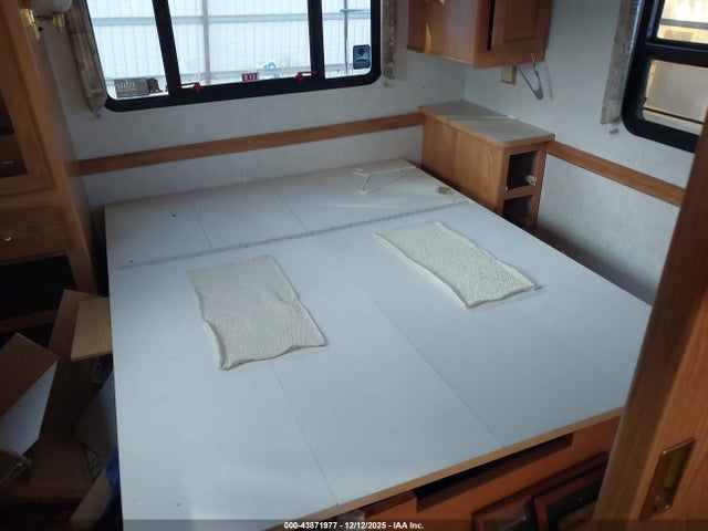 Продажа на аукционе авто 2001 Workhorse Custom Chassis Motorhome Chassis P3500, vin: 5B4LP37J1Y3324051, номер лота: 43871977