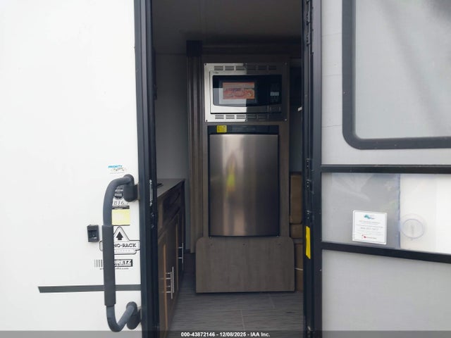 Forest River No Boundaries 16.7 2019 4X4TNB719KR200375 Image 12