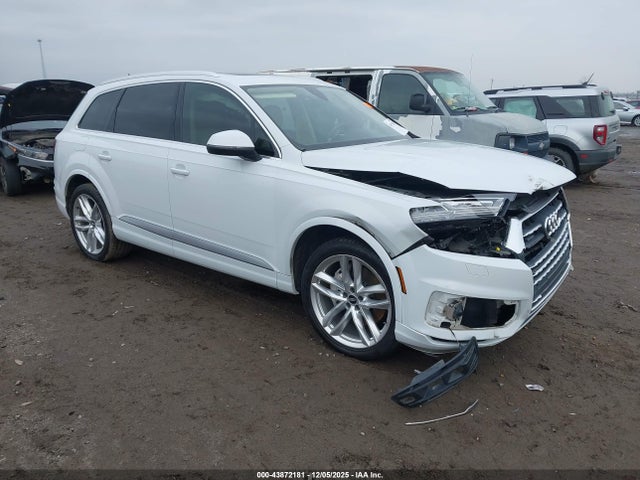 2017 AUDI Q7 WA1VAAF7XHD050805 Photo 0