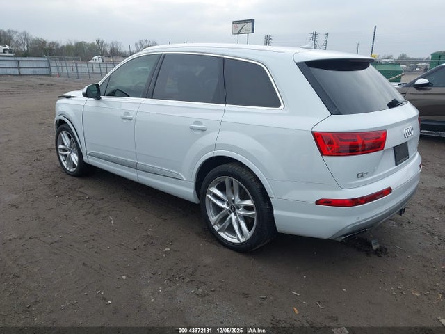 2017 AUDI Q7 WA1VAAF7XHD050805 Photo 2