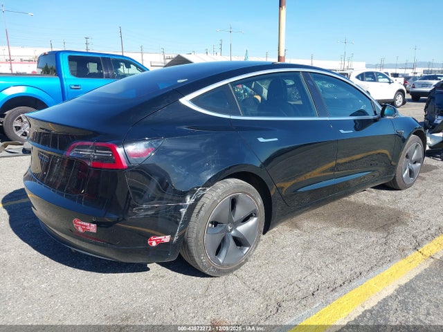 2018 TESLA MODEL 3 5YJ3E1EAXJF013881 Photo 3