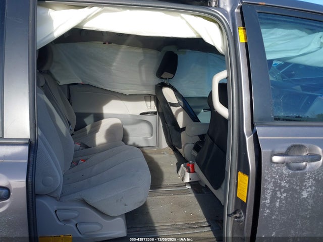 5TDKK3DC4ES464714 Toyota Sienna Le V6 8 Passenger