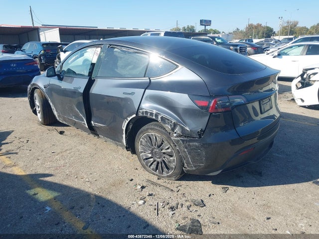 2024 TESLA MODEL Y 7SAYGDEE1RA239503 Photo 2