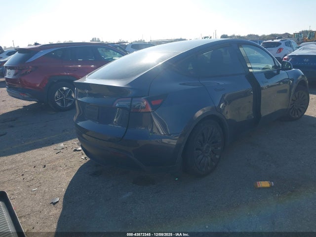 2024 TESLA MODEL Y 7SAYGDEE1RA239503 Photo 3
