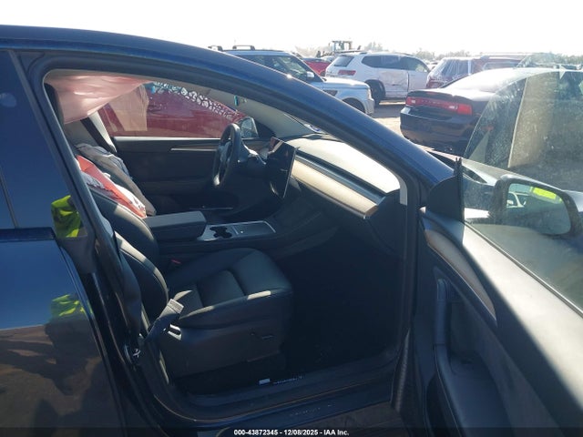 2024 TESLA MODEL Y 7SAYGDEE1RA239503 Photo 4
