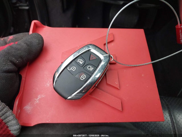 2011 JAGUAR XJ SAJWA2GB6BLV10043 Photo 10