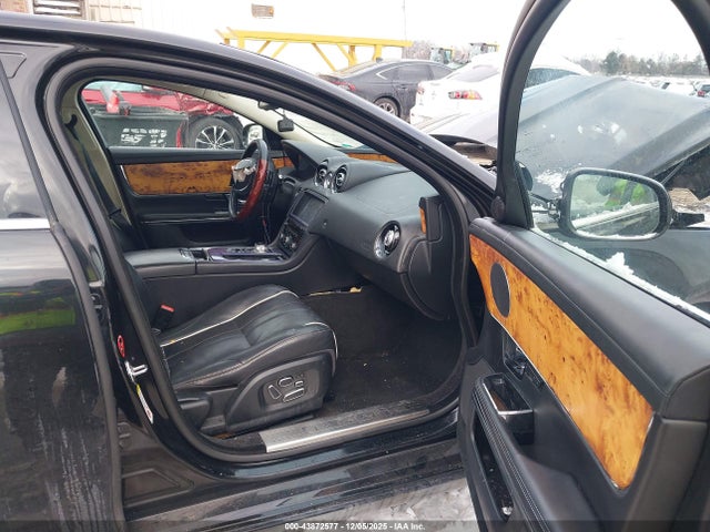 2011 JAGUAR XJ SAJWA2GB6BLV10043 Photo 4