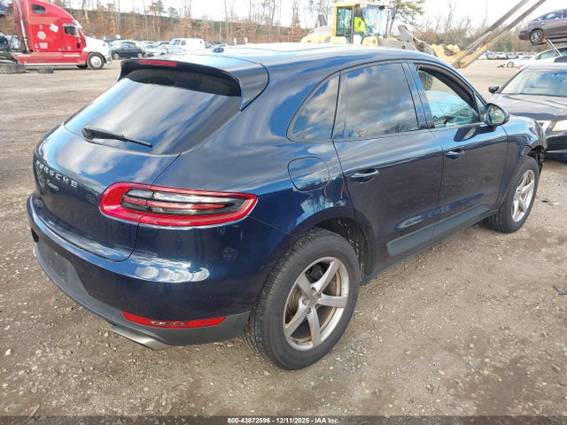 2018 PORSCHE MACAN WP1AA2A56JLB14090 Photo 3