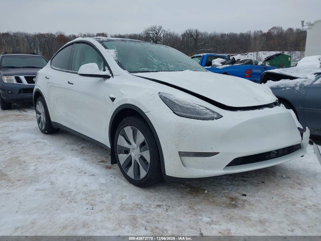 2023 TESLA MODEL Y 7SAYGDEE0PF609758 Photo 0