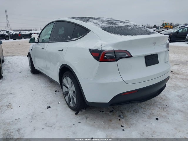 2023 TESLA MODEL Y 7SAYGDEE0PF609758 Photo 2