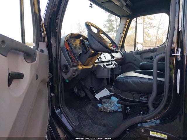 Продажа на аукционе авто 2017 Freightliner M2 106, vin: 3ALACXDT9HDHN8499, номер лота: 43872913