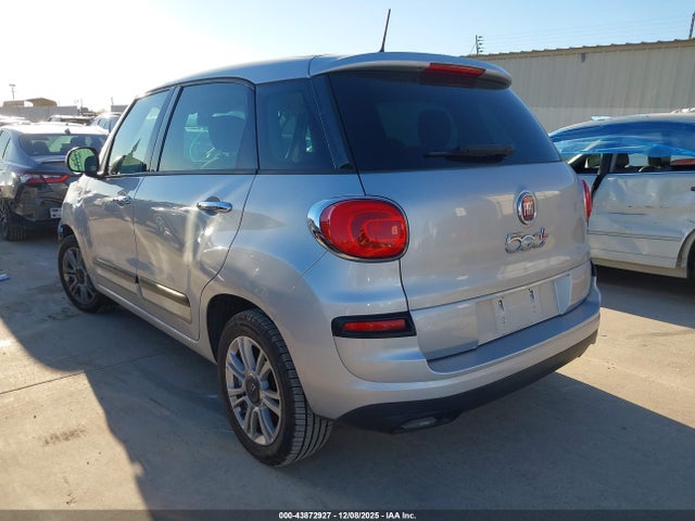 2018 FIAT 500L ZFBCFAAH7JZ040680 Photo 2