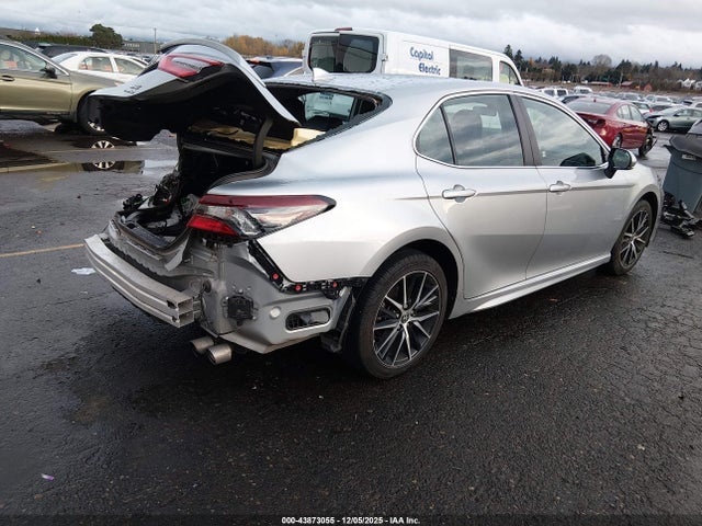 4T1G11BK5NU057824 Toyota Camry Se Awd