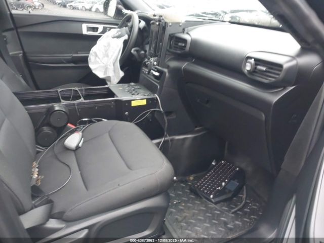 2021 FORD POLICE INTERCEPTOR UTILITY 1FM5K8AC9MNA09842 Photo 4