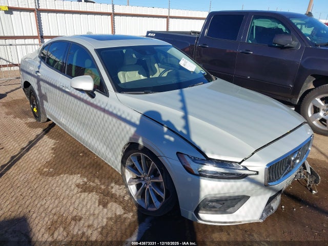 2021 VOLVO S60 7JR102FK0MG081542