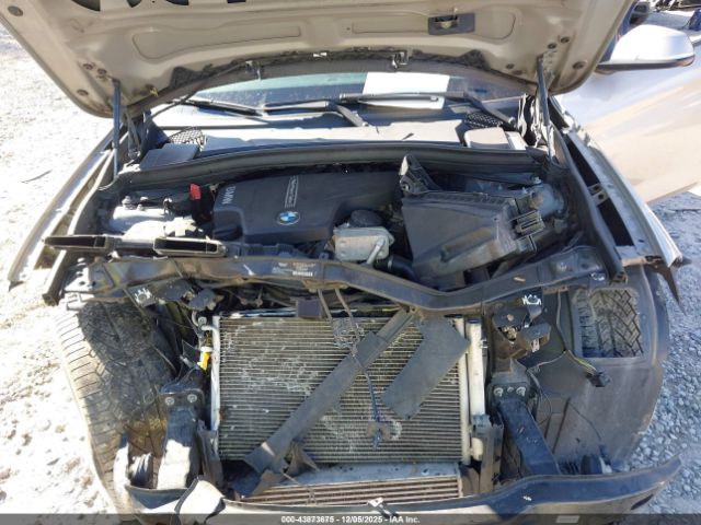 2015 BMW X1 WBAVM1C54FV318073 Photo 9