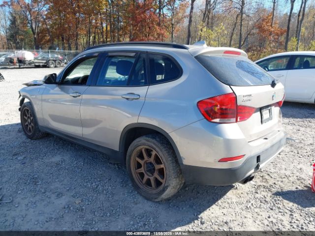 2015 BMW X1 WBAVM1C54FV318073 Photo 2