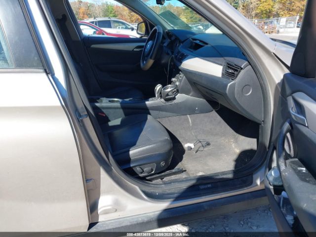 2015 BMW X1 WBAVM1C54FV318073 Photo 4