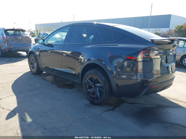 2026 TESLA MODEL X 7SAXCDE52TF478611 Photo 2