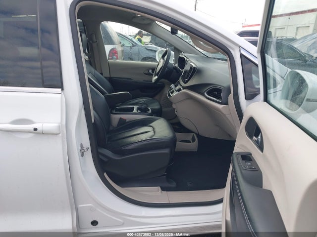 Продажа на аукционе авто 2022 Chrysler Pacifica Touring L, vin: 2C4RC1BG5NR197162, номер лота: 43873802