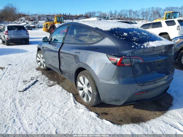 Продажа на аукционе авто 2023 Tesla Model Y Awd/long Range Dual Motor All-wheel Drive, vin: 7SAYGDEE9PF828203, номер лота: 43873836