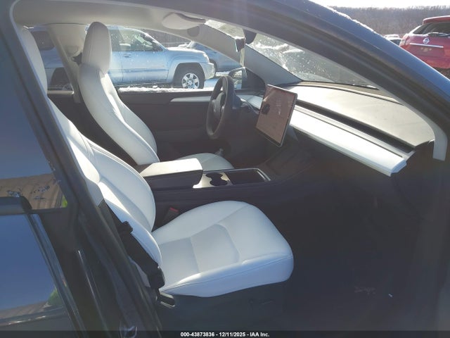 Продажа на аукционе авто 2023 Tesla Model Y Awd/long Range Dual Motor All-wheel Drive, vin: 7SAYGDEE9PF828203, номер лота: 43873836