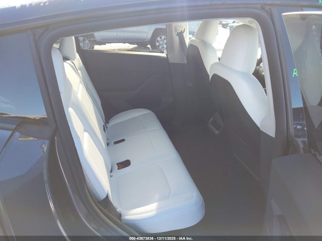 Продажа на аукционе авто 2023 Tesla Model Y Awd/long Range Dual Motor All-wheel Drive, vin: 7SAYGDEE9PF828203, номер лота: 43873836