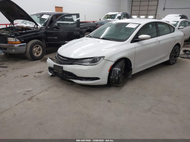 Chrysler 200 S 2016 1C3CCCBB8GN135071 Image 2